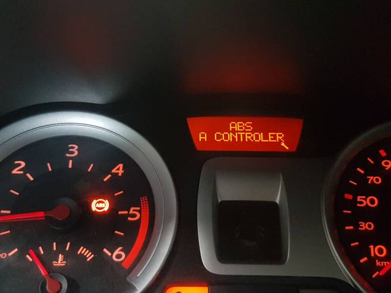 Votre contrôle technique chez Autosur Martigues sera défavorable si un voyant airbag est allumé au tableau de bord de votre véhicule